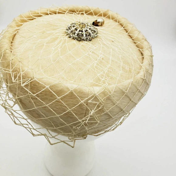 Vintage 60s Hat • Pillbox • Cream • by Valerie Modes - Picture 3 of 8